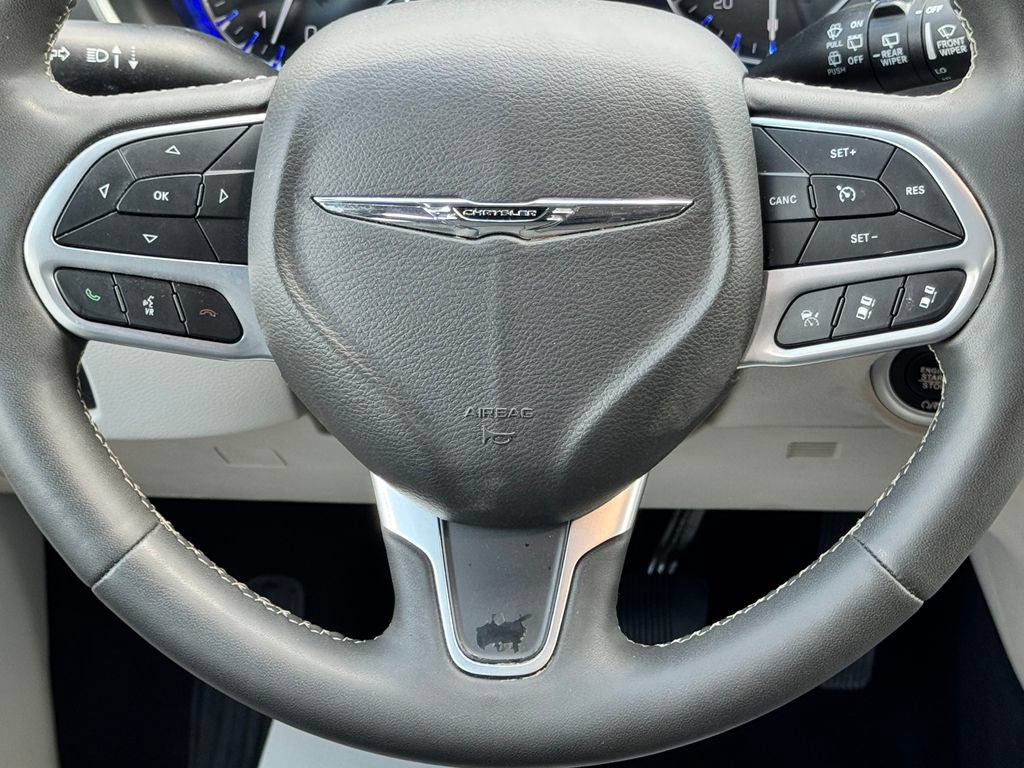 Used 2024 Chrysler Pacifica Touring-L FWD image 20