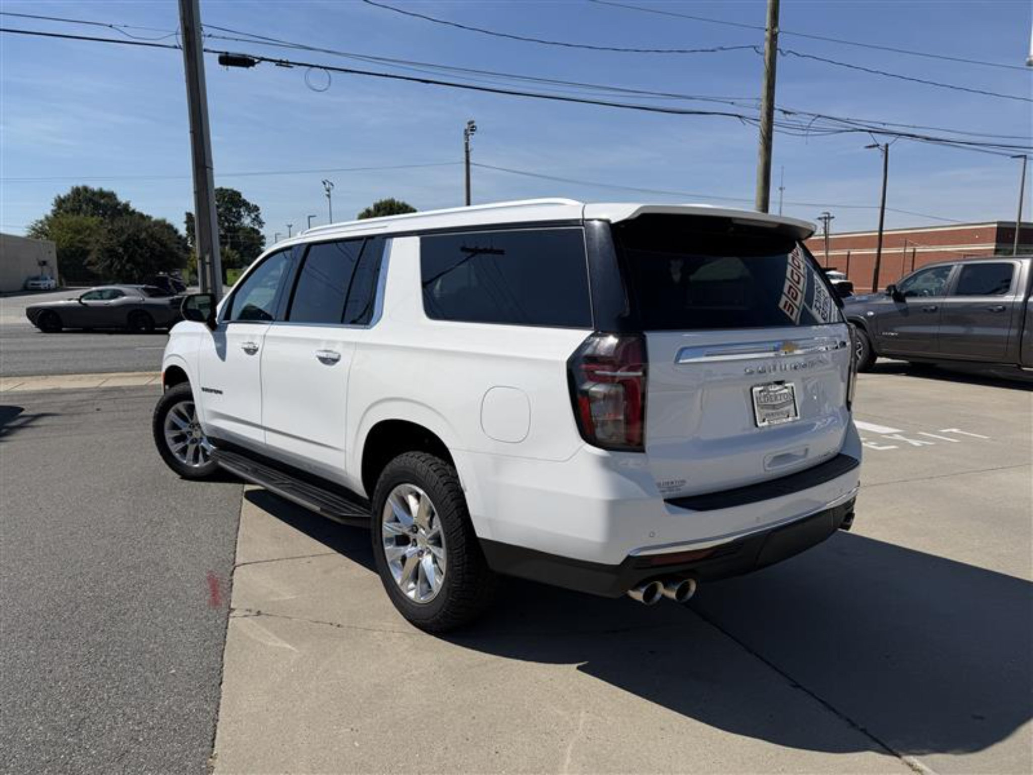 Used 2023 Chevrolet Suburban Premier AWD/4WD image 4