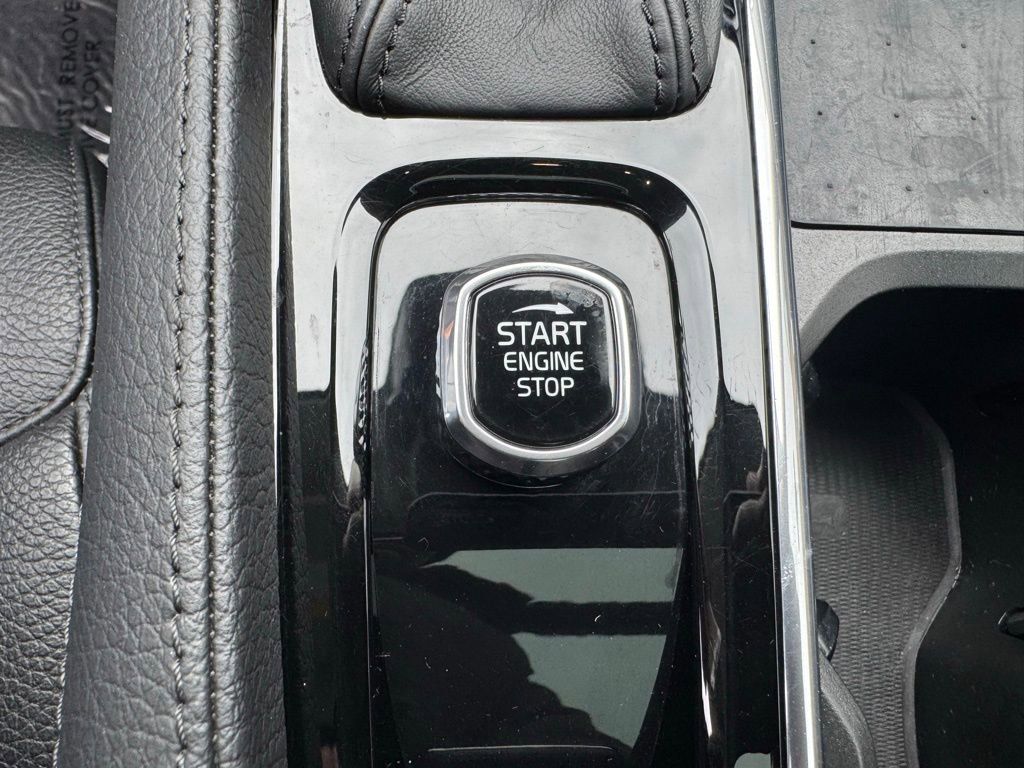 Used 2022 Volvo XC90 T6 Momentum w/ Advanced Package image 27