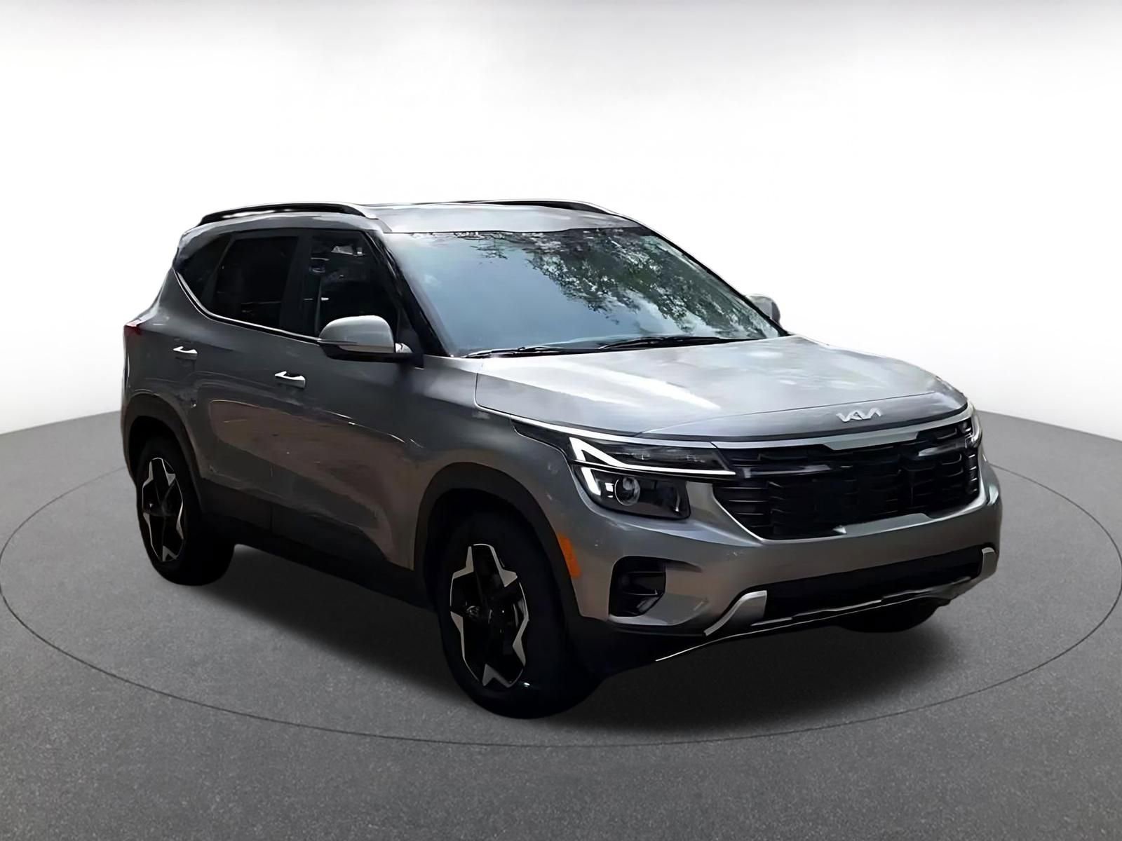 Used 2025 Kia Seltos S image 3