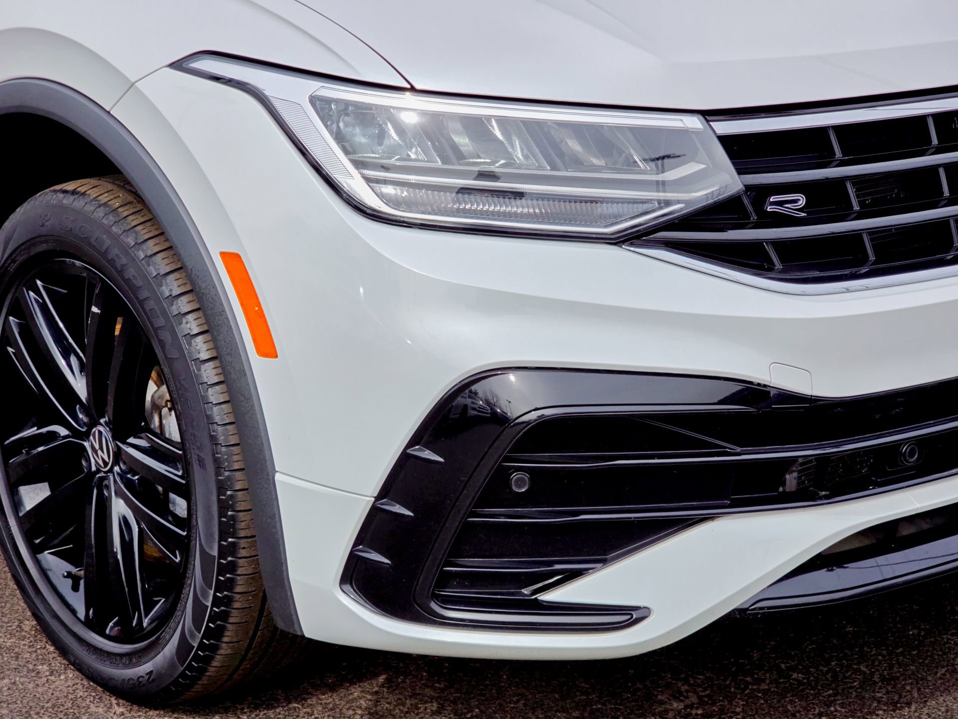 Used 2022 Volkswagen Tiguan SE R-Line image 7