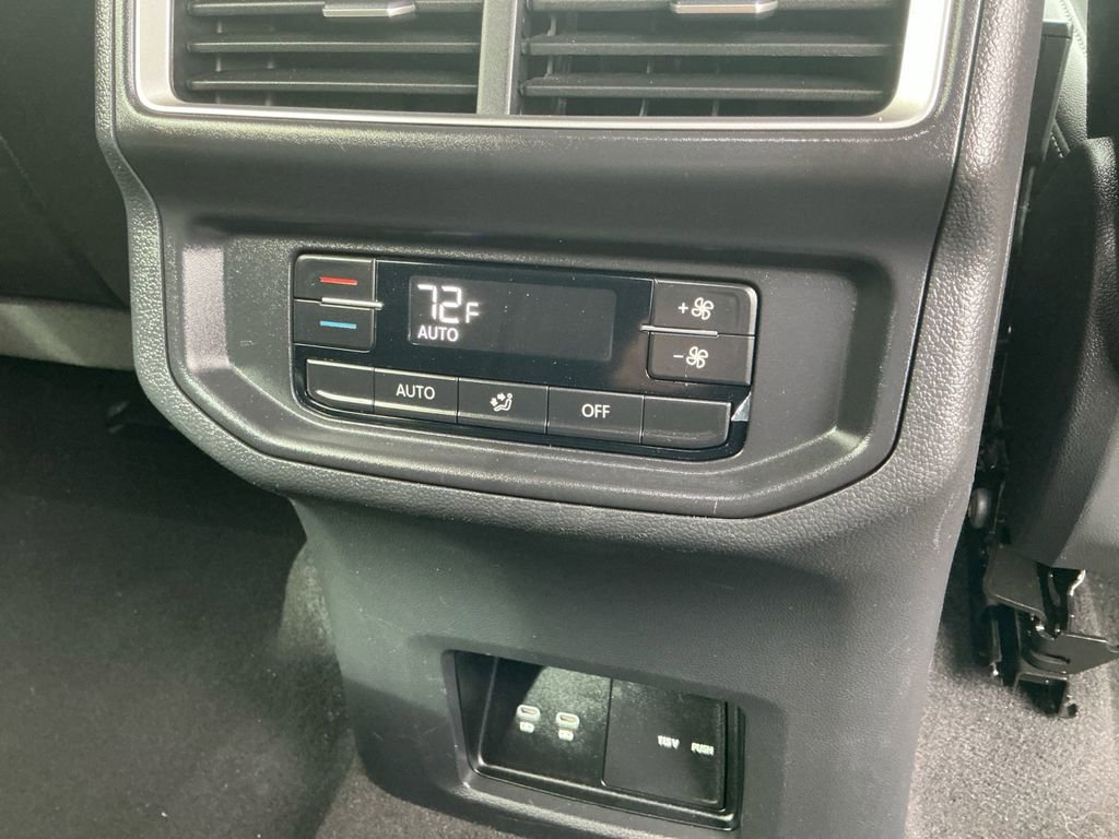 Used 2025 Volkswagen Atlas SE image 21