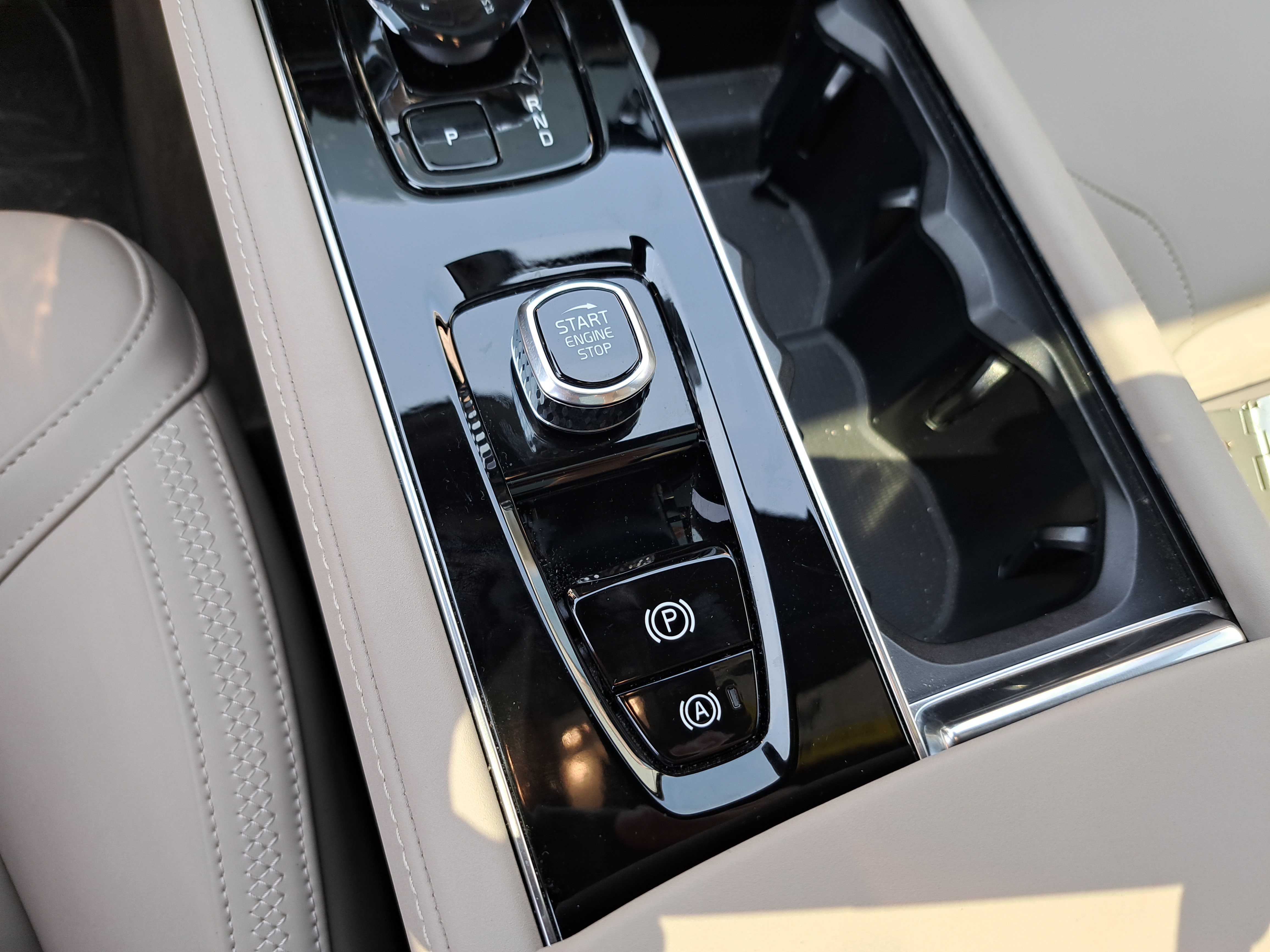 New 2025 Volvo XC90 B5 Plus AWD/4WD image 15