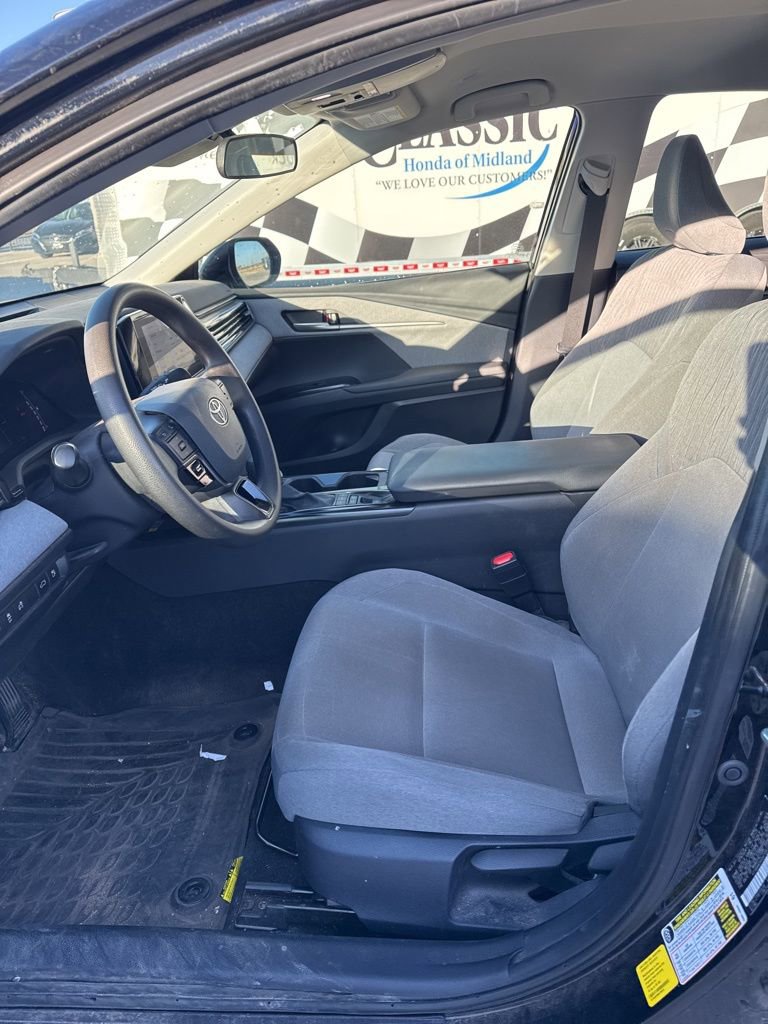 Used 2025 Toyota Camry LE image 12