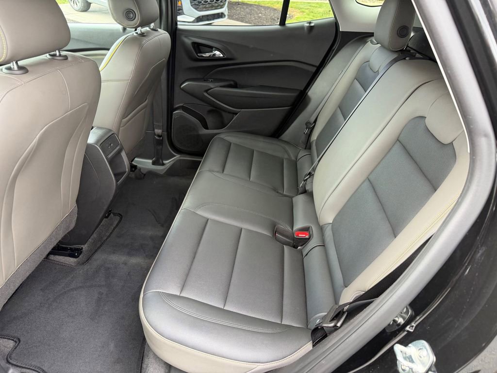 Used 2024 Chevrolet Trax ACTIV w/ Sunroof Package FWD image 21