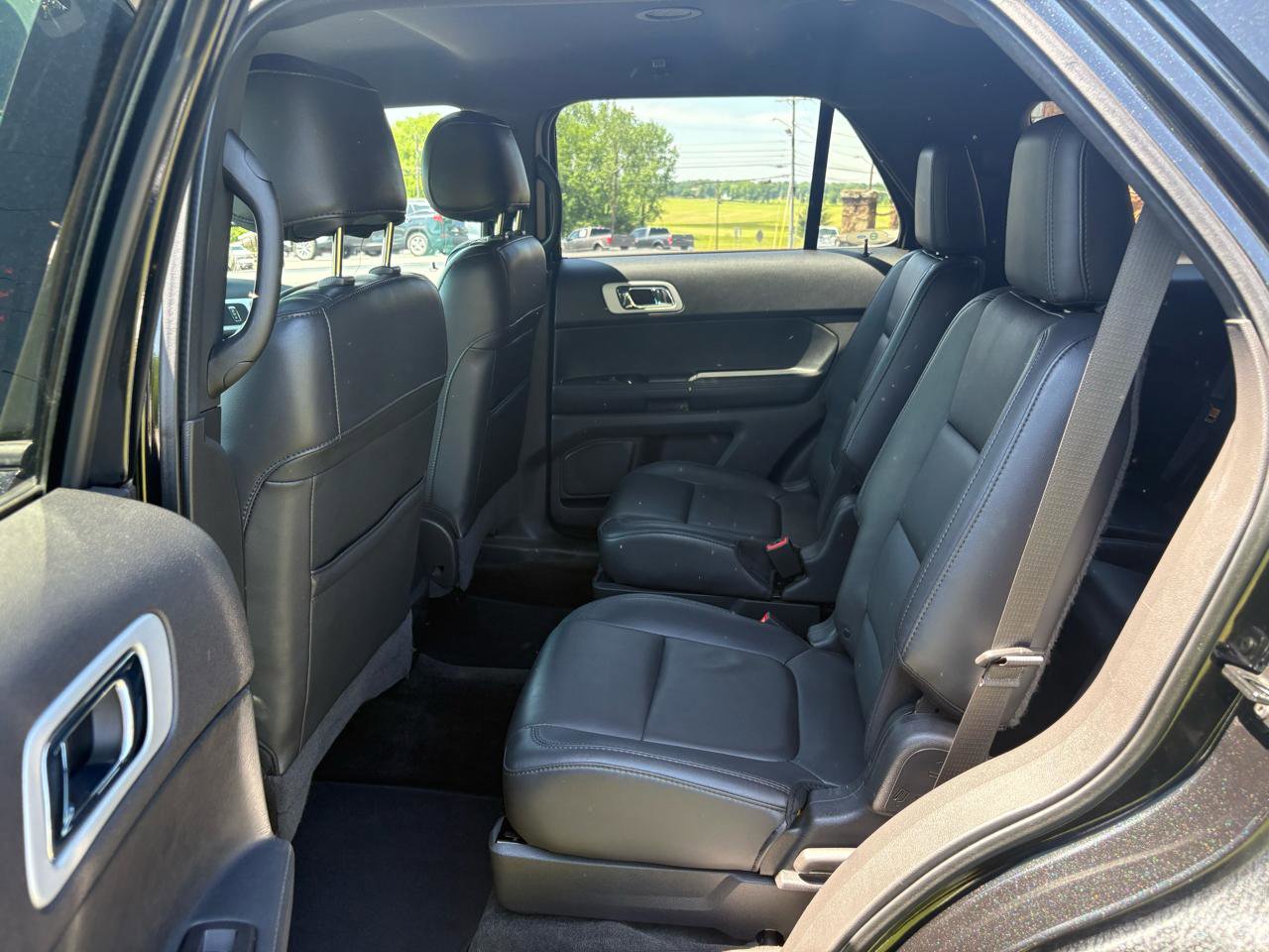 Used 2015 Ford Explorer XLT w/ Equipment Group 202B FWD image 21