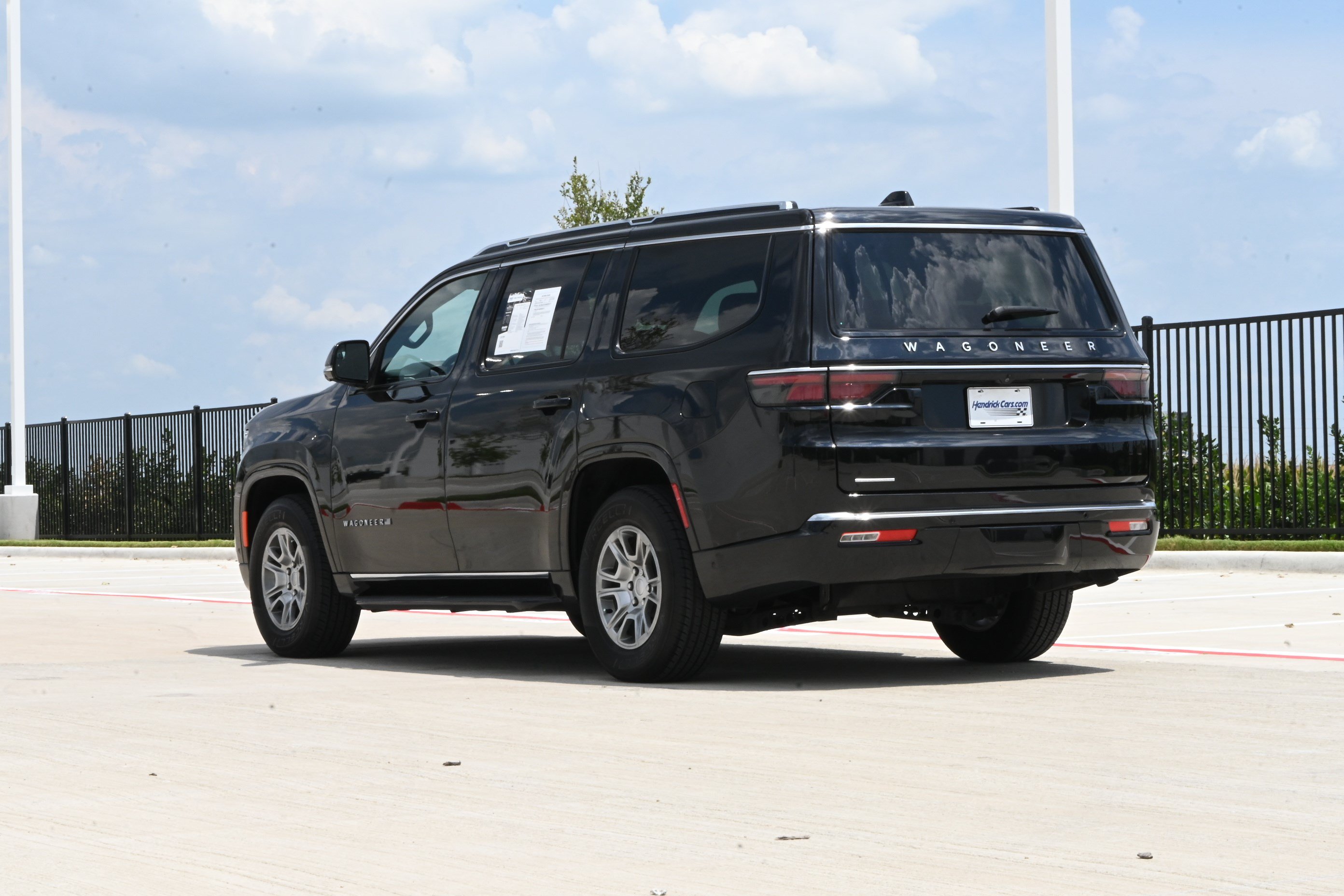 Used 2023 Jeep Wagoneer 4WD w/ Convenience Group I image 7