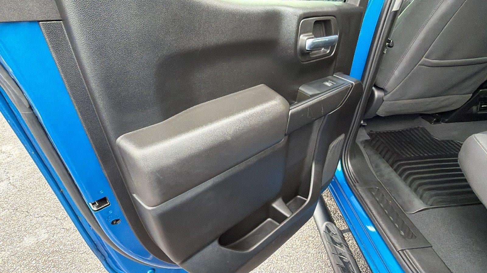 Used 2023 Chevrolet Silverado 1500 Custom w/ LPO, Dark Essentials Package RWD image 19