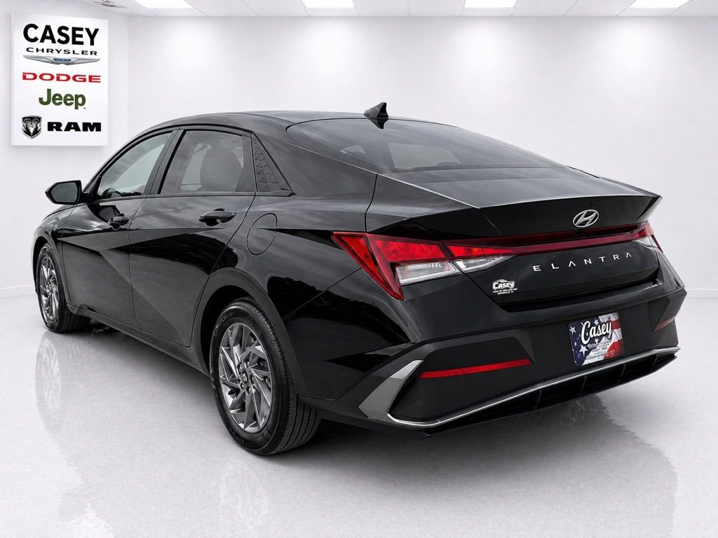 Used 2024 Hyundai Elantra SEL FWD image 6