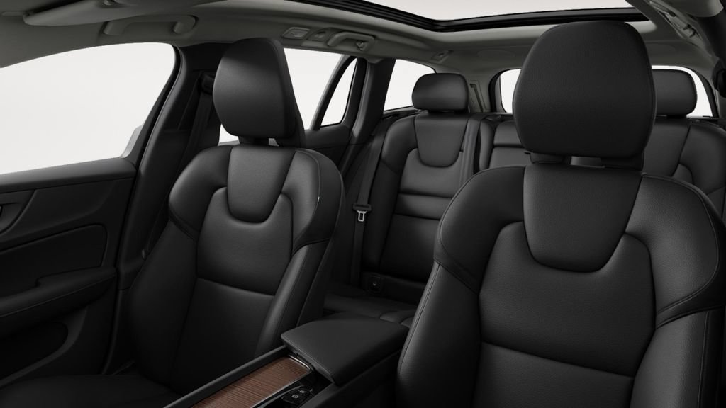 New 2026 Volvo V60 B5 Cross Country Plus w/ Protection Package Premier AWD/4WD image 7
