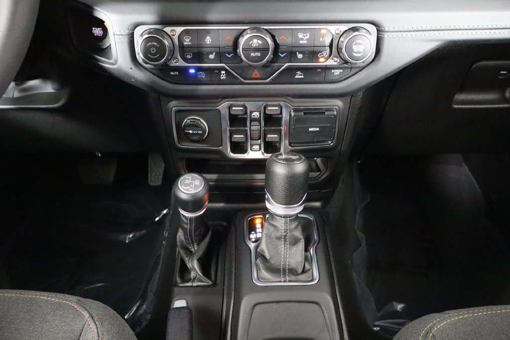 Used 2025 Jeep Wrangler Unlimited Sahara AWD/4WD image 27