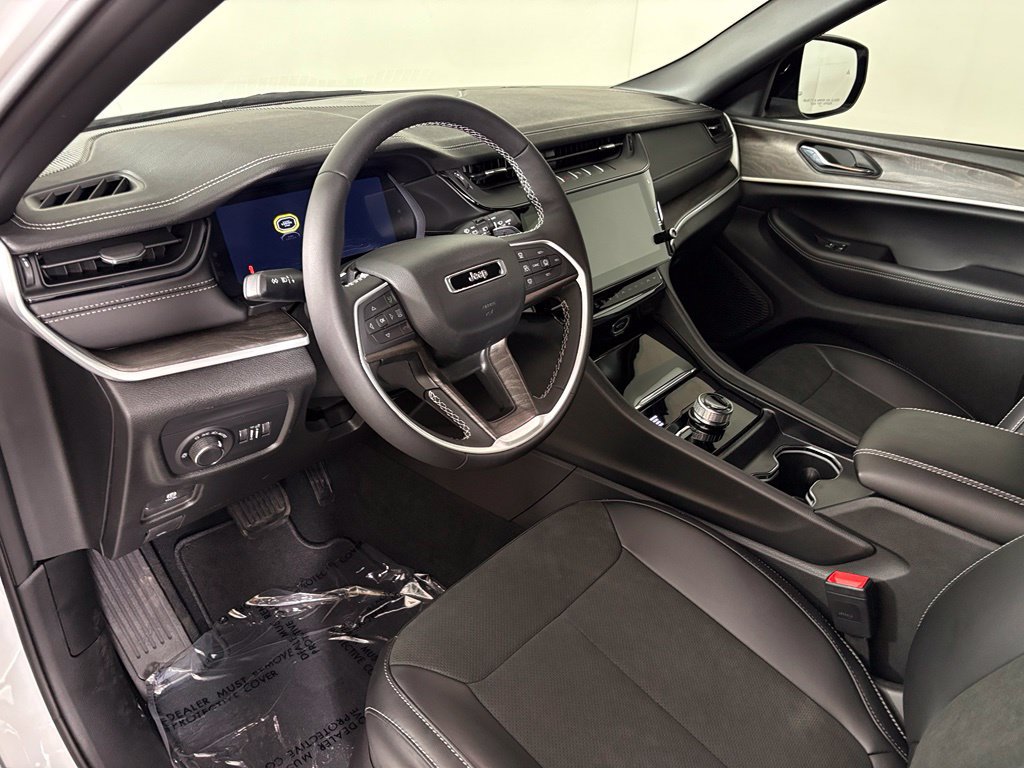 New 2027 Jeep Grand Cherokee Altitude AWD/4WD image 17