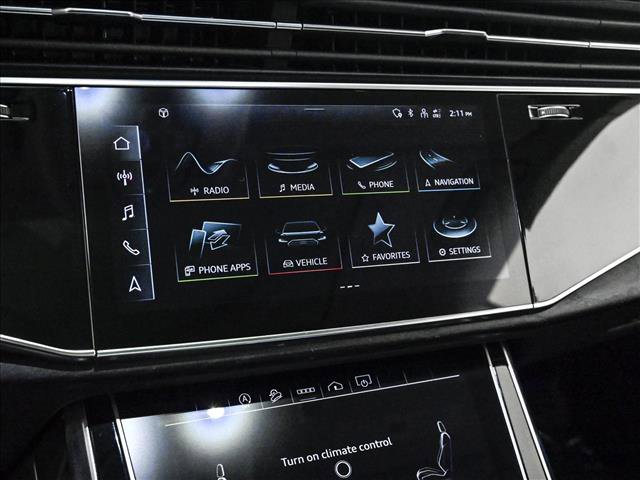 Used 2023 Audi Q8 Premium image 15