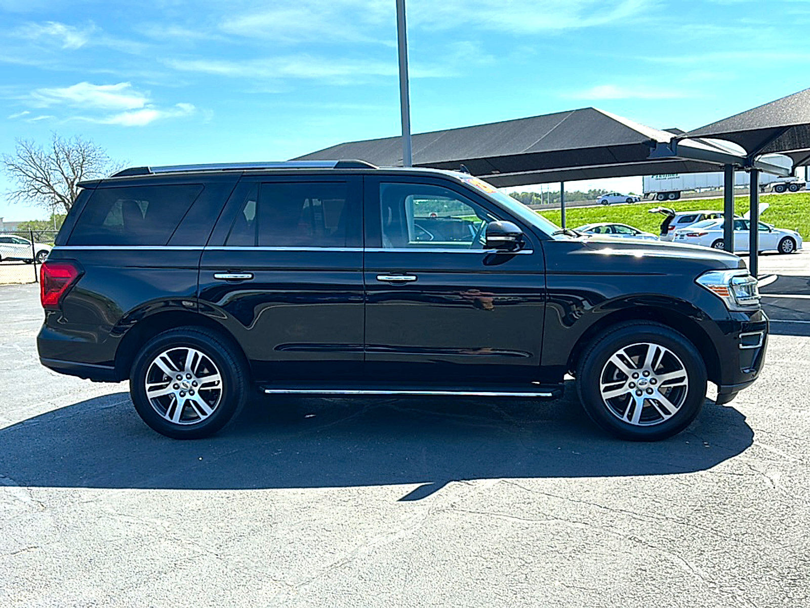 Used 2023 Ford Expedition Limited image 9