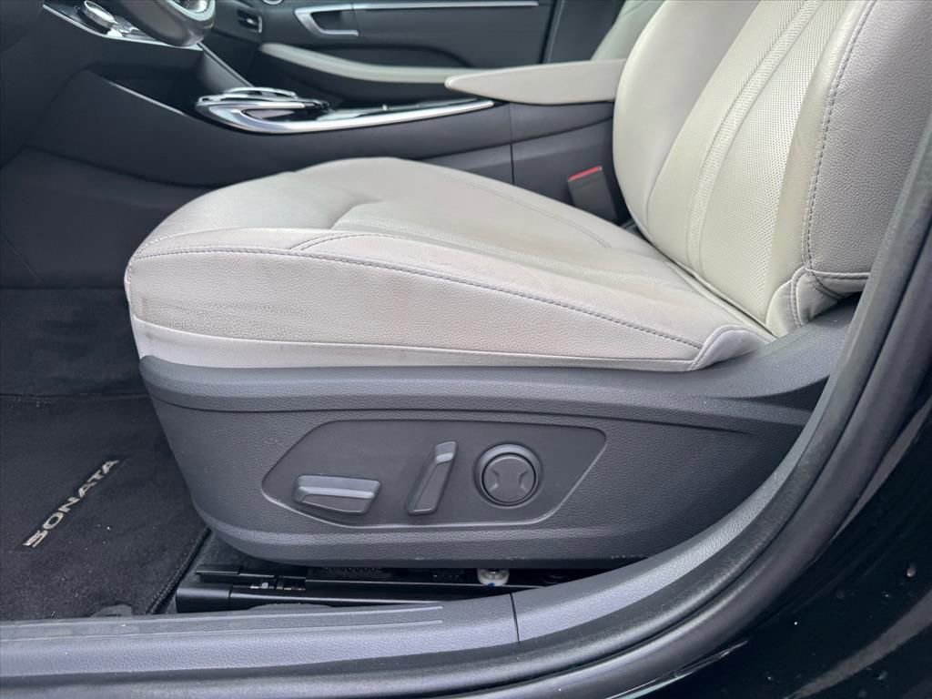 Used 2023 Hyundai Sonata Limited w/ Preferred Accessory Package FWD image 14