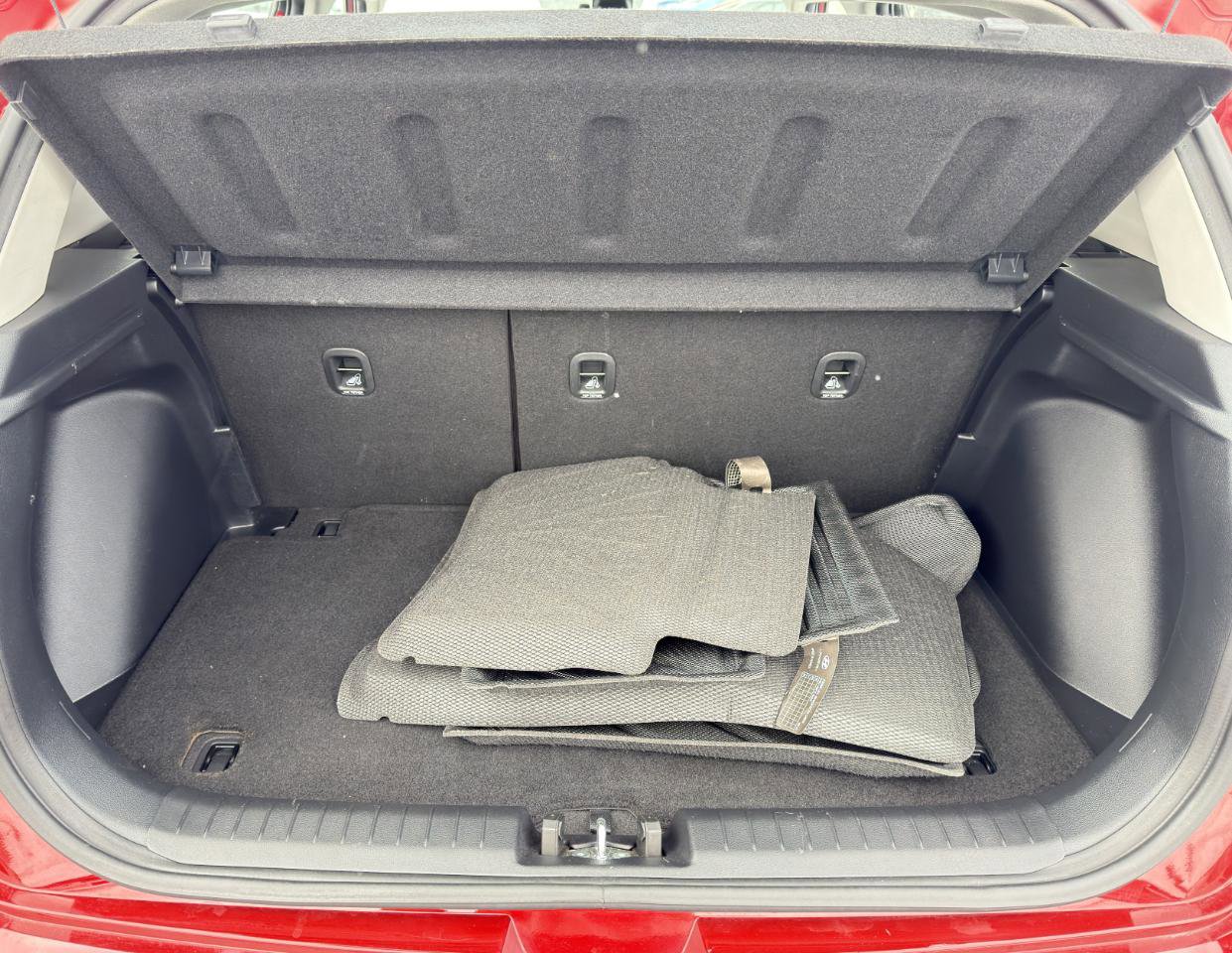 Used 2024 Hyundai Venue SEL FWD image 31