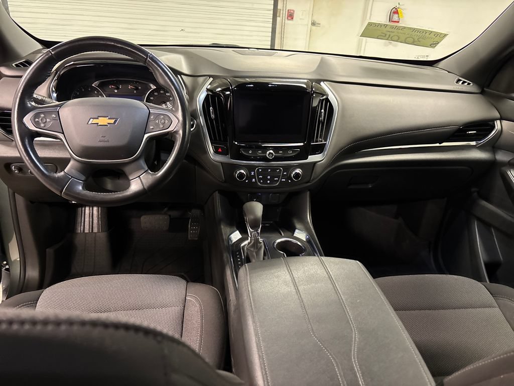 Used 2022 Chevrolet Traverse LT FWD image 32
