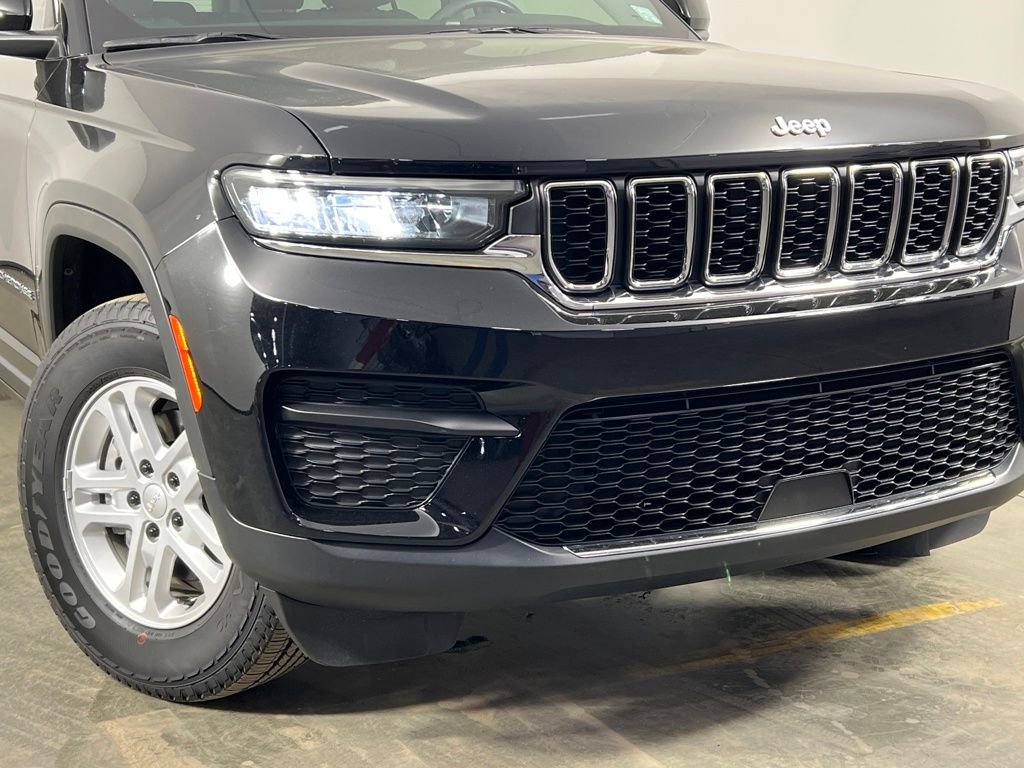 Used 2023 Jeep Grand Cherokee Laredo image 43