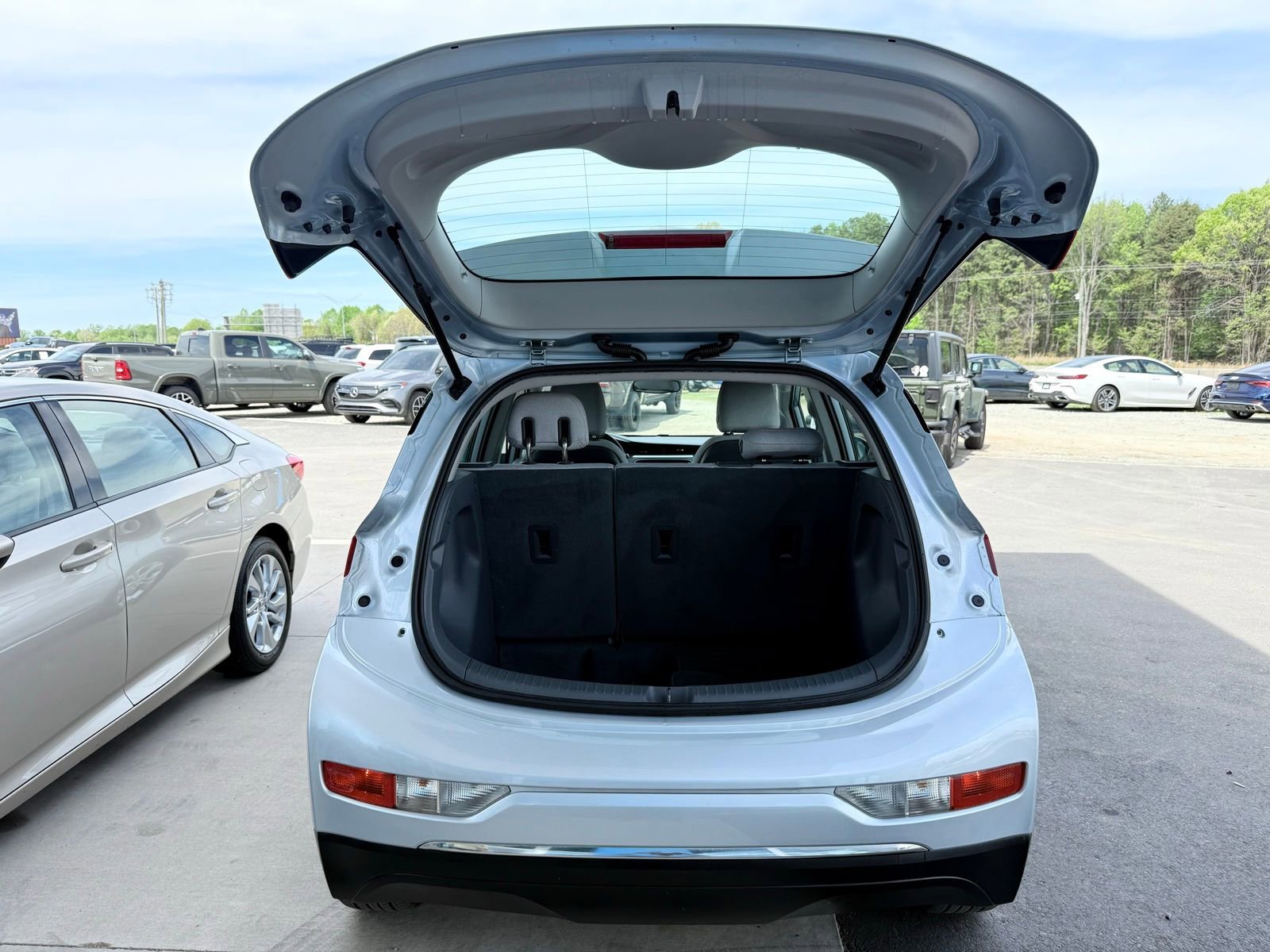 Used 2018 Chevrolet Bolt LT FWD image 42