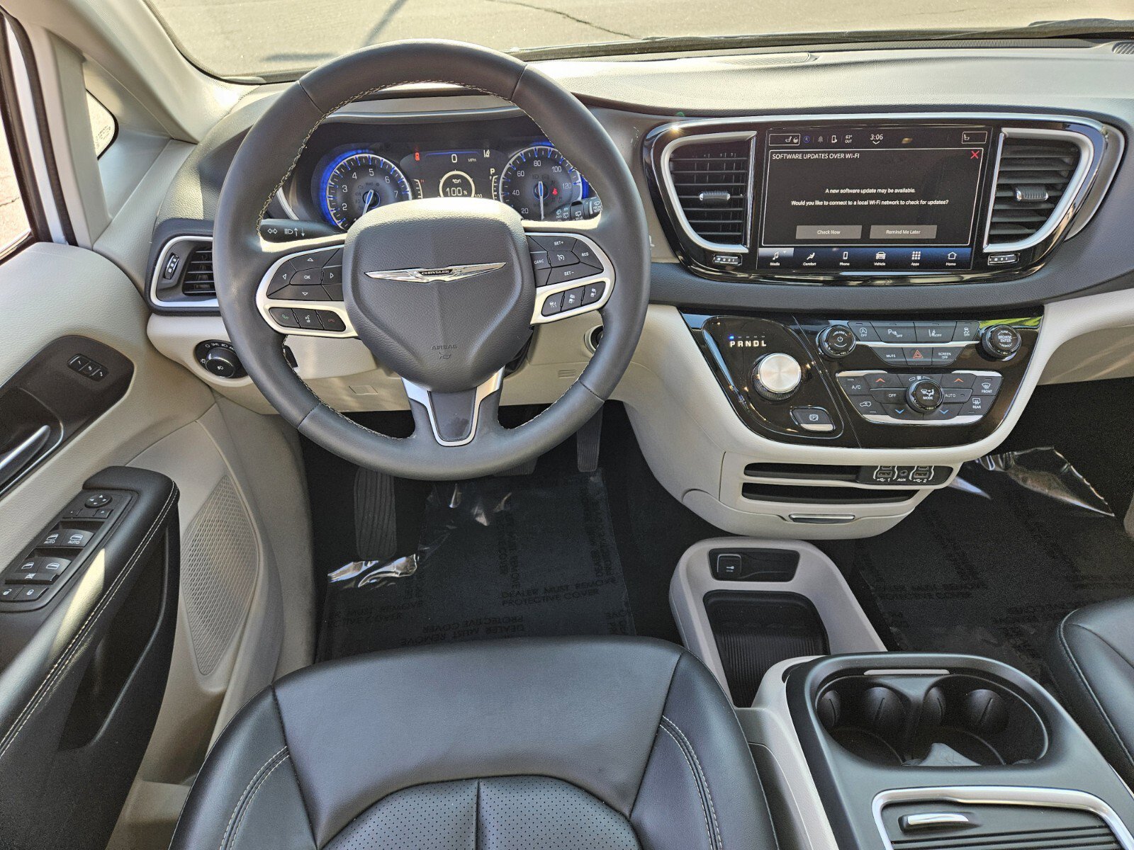 Used 2024 Chrysler Pacifica Touring-L FWD image 11