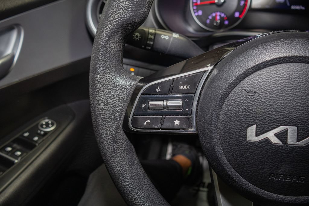 Used 2023 Kia Forte LXS w/ LXS Technology Package FWD image 18