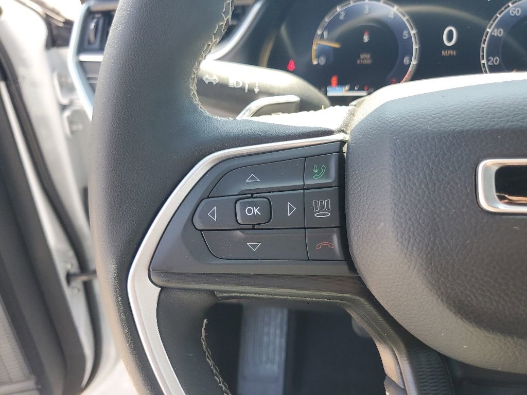 Used 2024 Jeep Grand Cherokee Altitude AWD/4WD image 14