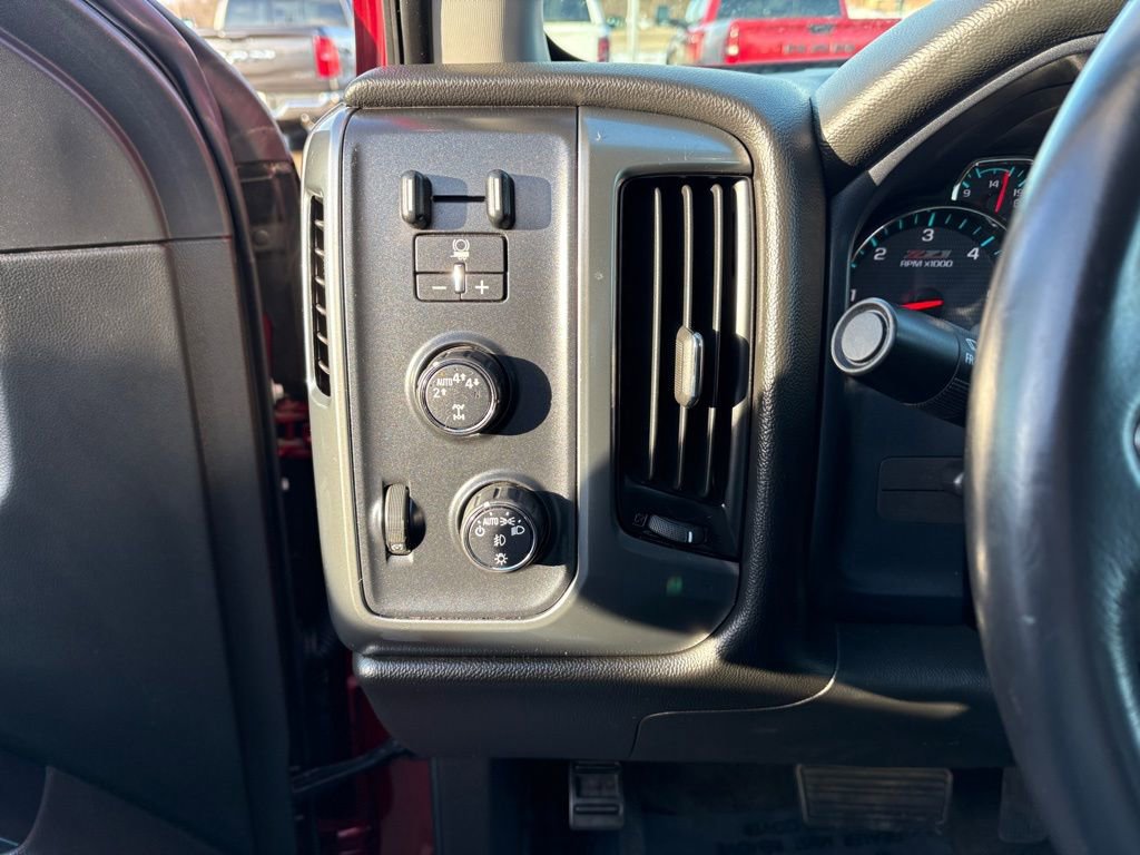 Used 2018 Chevrolet Silverado 1500 LT w/ All Star Edition image 21