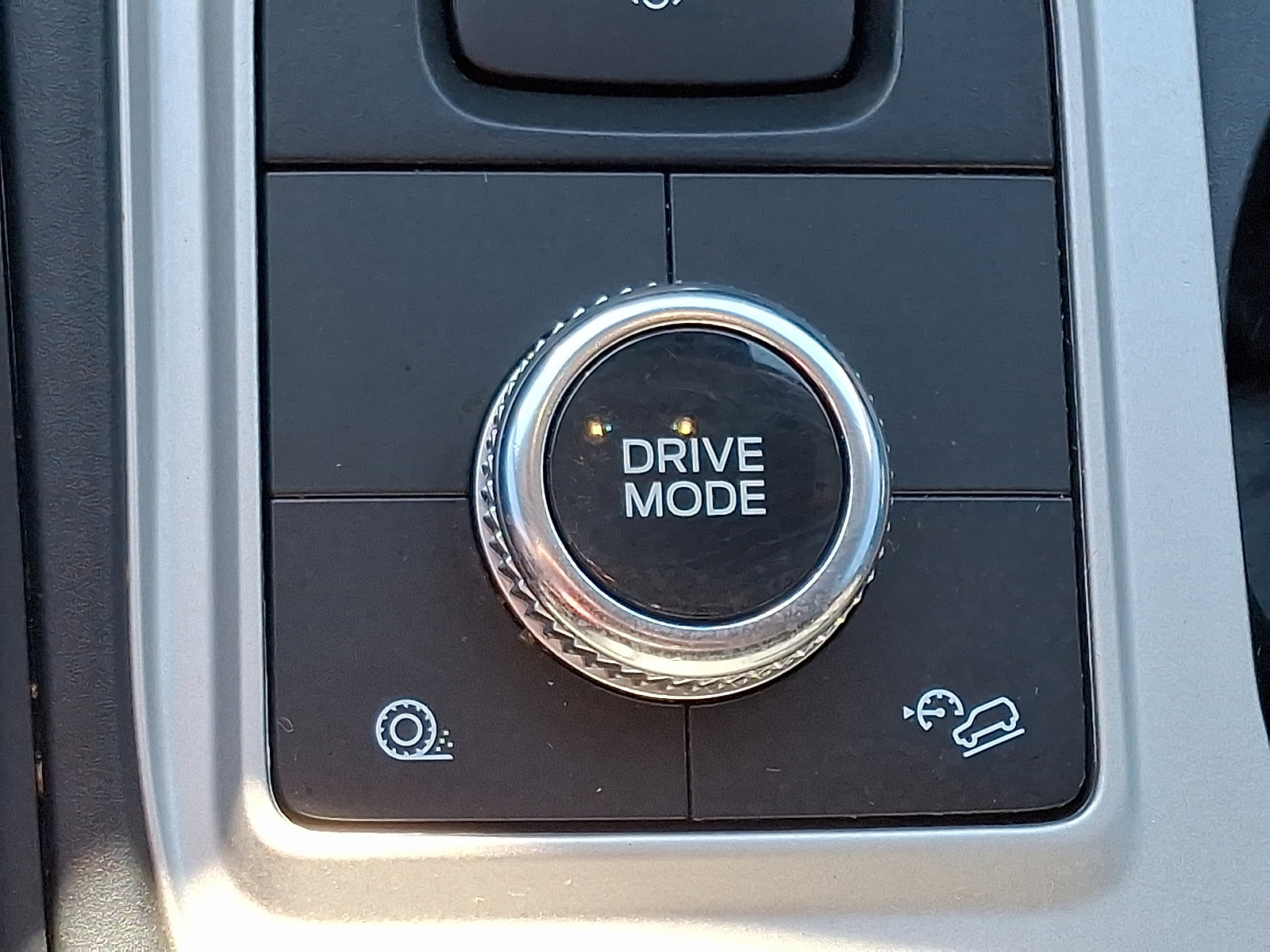 Used 2022 Ford Explorer XLT image 28