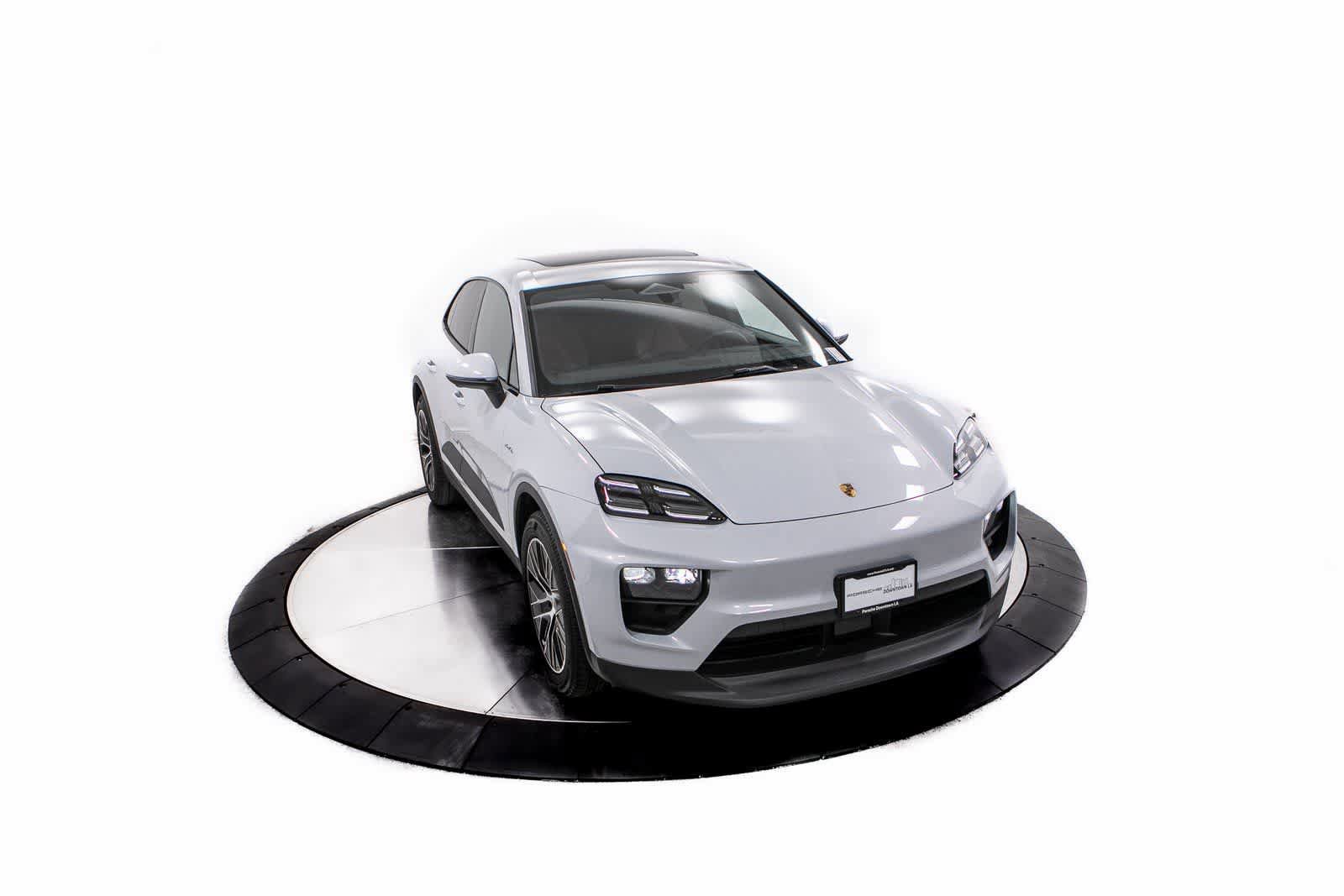 Certified 2025 Porsche Macan 4S Electric AWD/4WD image 39