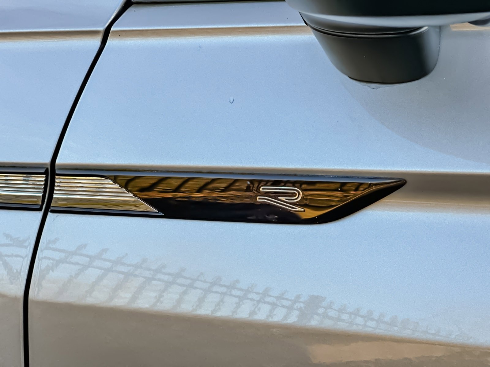 Used 2022 Volkswagen Tiguan SE R-Line image 27