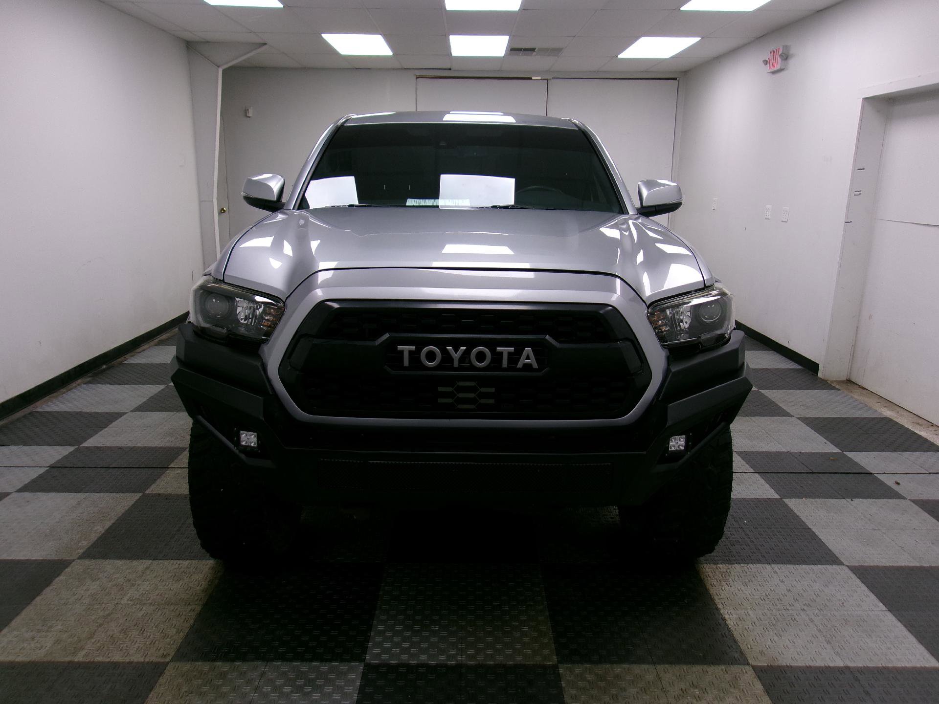 Used 2022 Toyota Tacoma TRD Off-Road AWD/4WD image 15