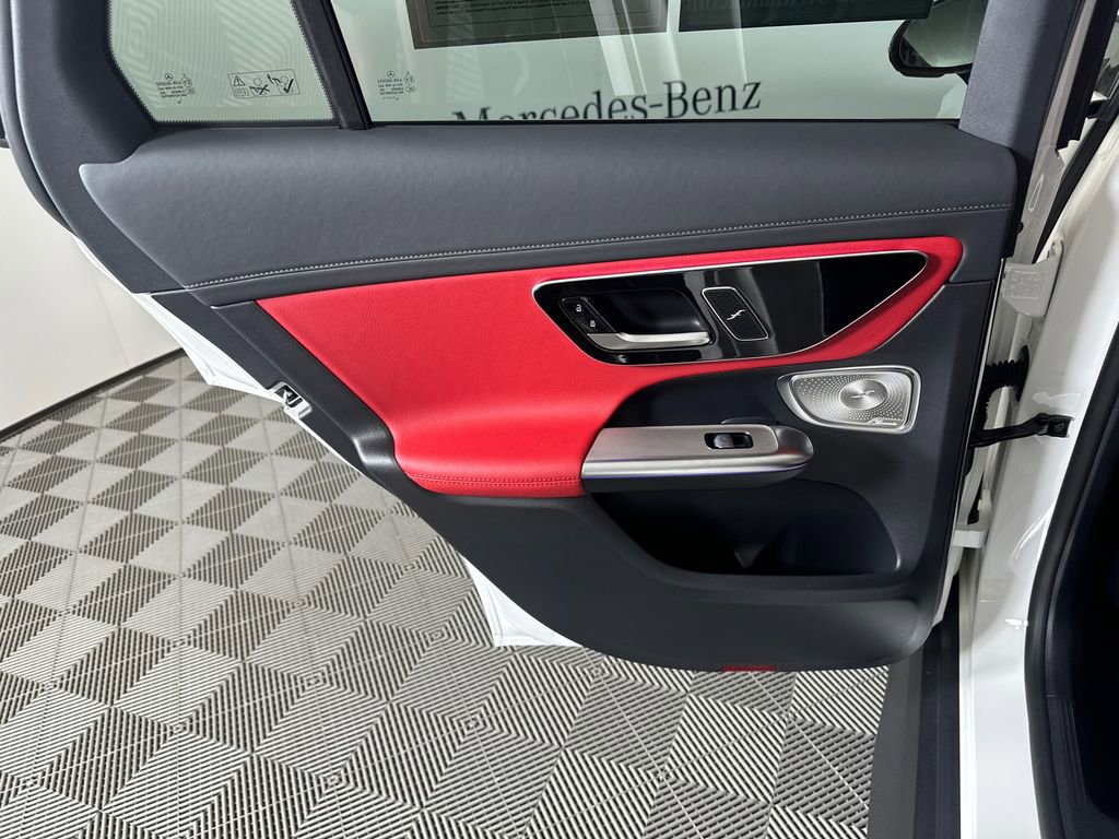 Used 2025 Mercedes-Benz GLC 300 4MATIC image 24