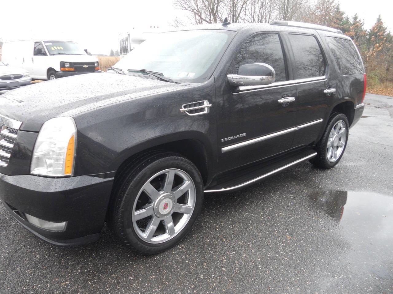 Used 2011 Cadillac Escalade Luxury image 6