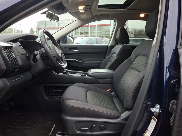 Used 2022 Nissan Pathfinder SV w/ SV Premium Package AWD/4WD image 13