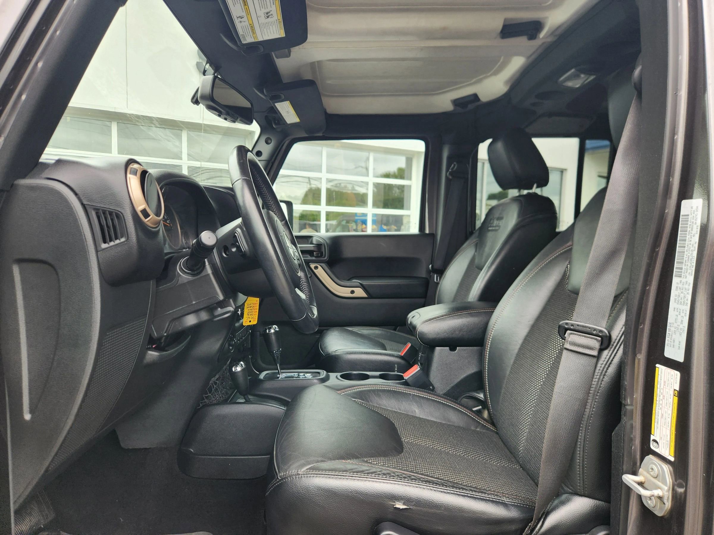 Used 2016 Jeep Wrangler Unlimited Sahara image 28