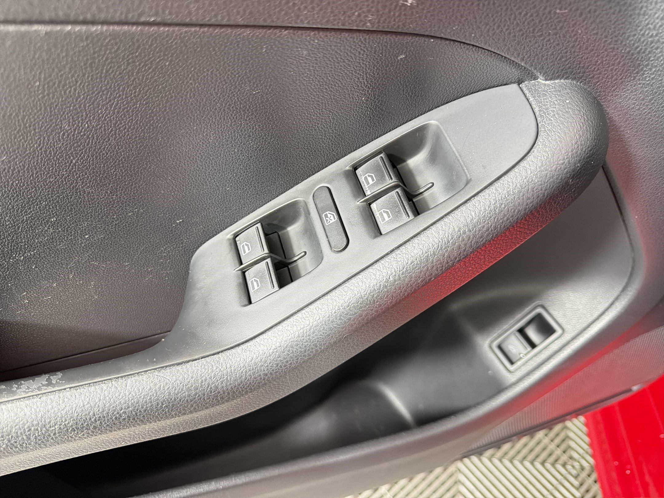 Used 2015 Volkswagen Jetta SE FWD image 19