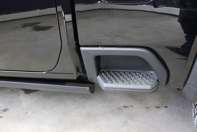 Used 2025 GMC Sierra 2500 AT4X AWD/4WD image 46