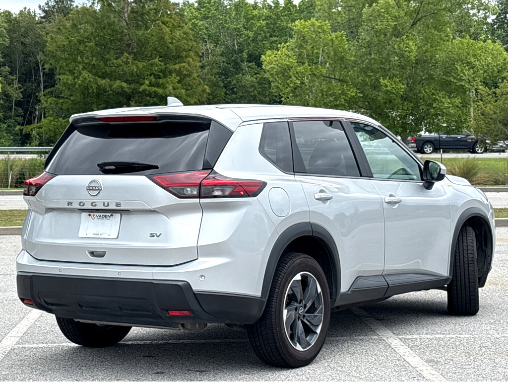 Used 2024 Nissan Rogue SV FWD image 18