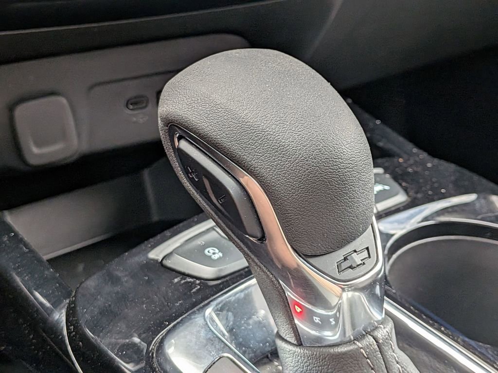 Used 2025 Chevrolet Trax LT w/ LT Convenience Package image 18