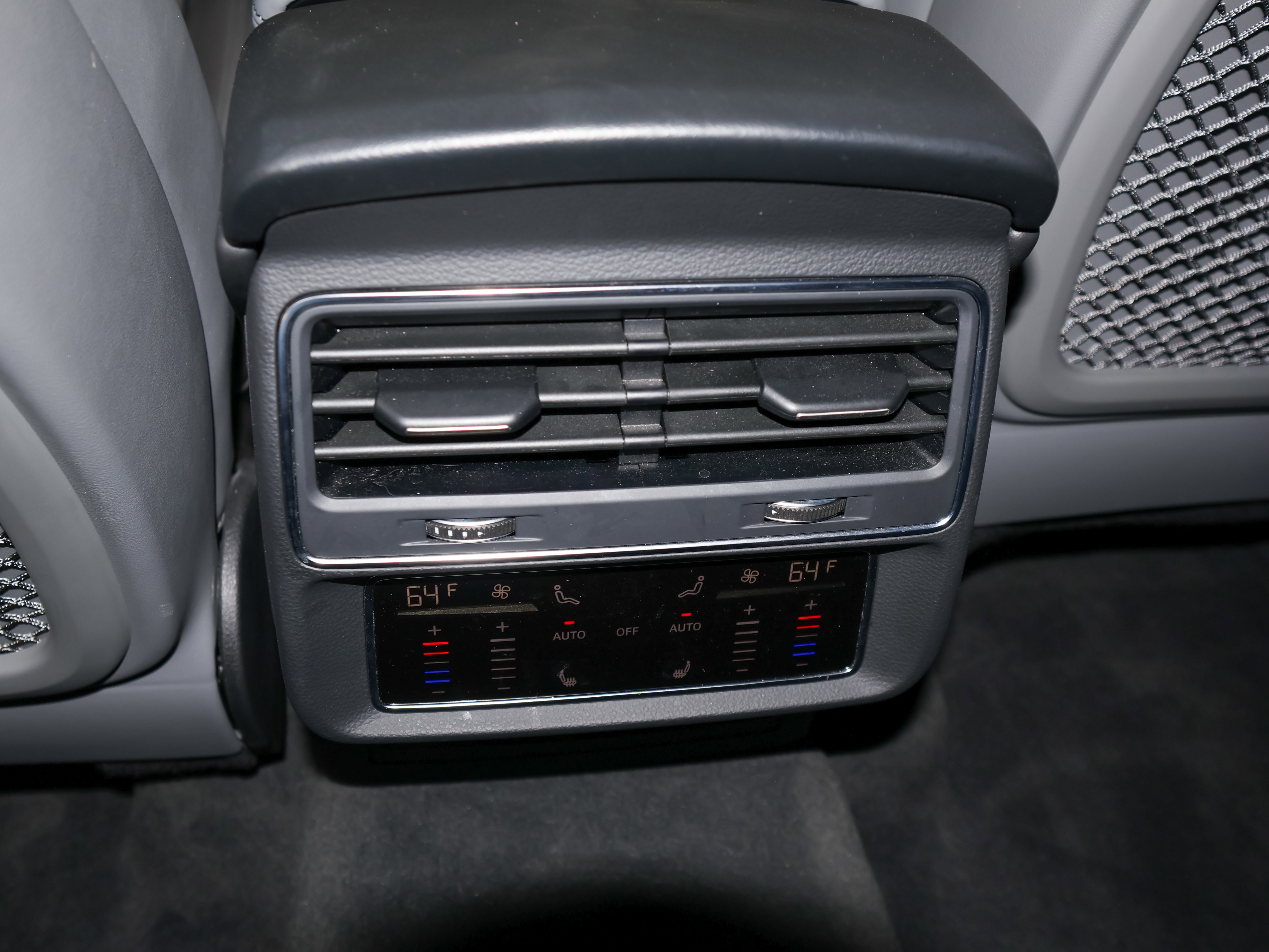 Used 2022 Audi SQ7 Premium Plus AWD/4WD image 28