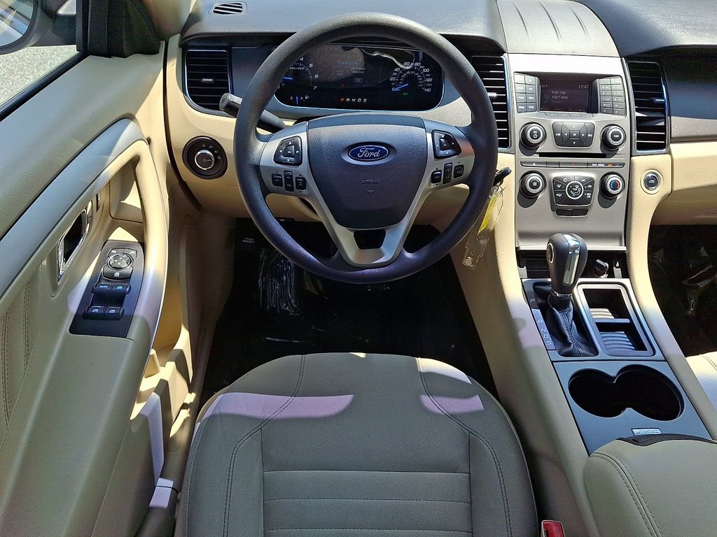 Used 2017 Ford Taurus SE FWD image 11