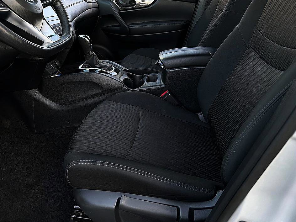 Used 2019 Nissan Rogue S image 10