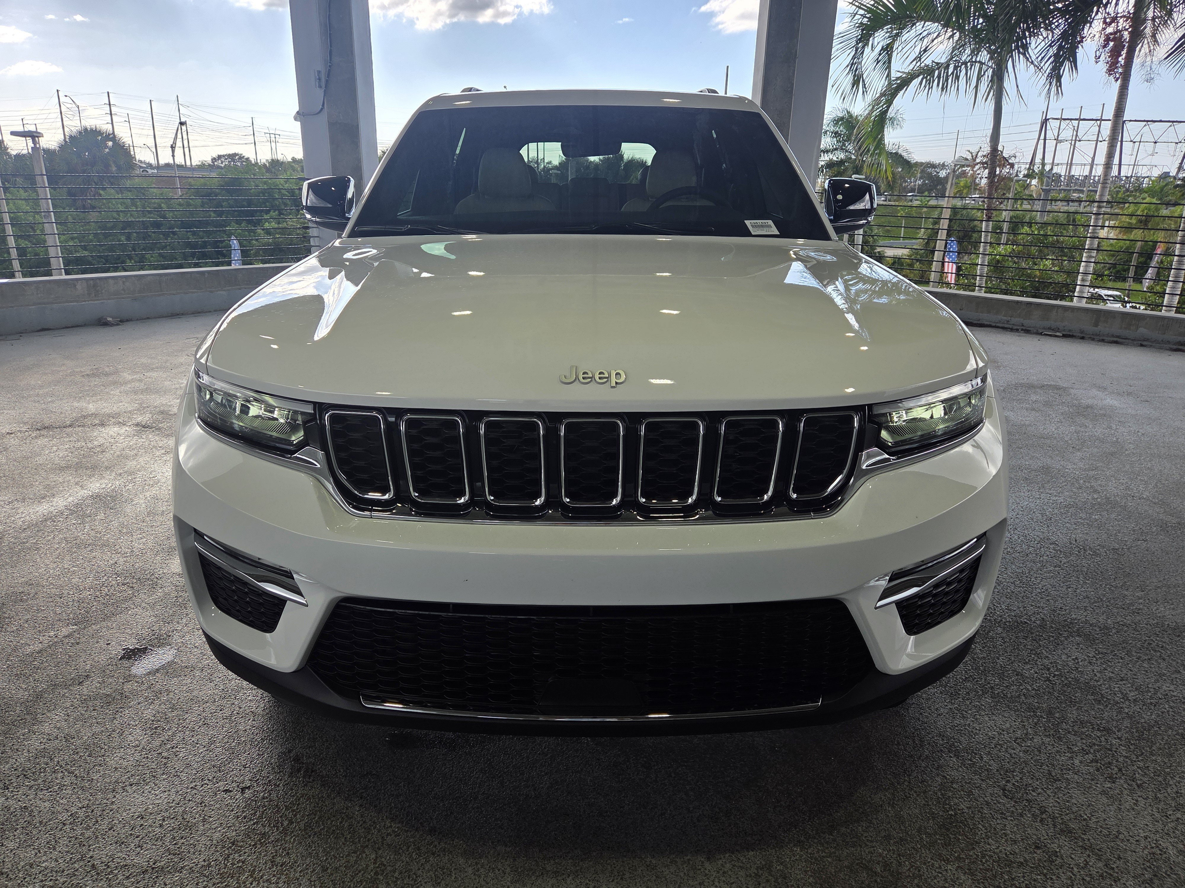 New 2025 Jeep Grand Cherokee Limited RWD image 3