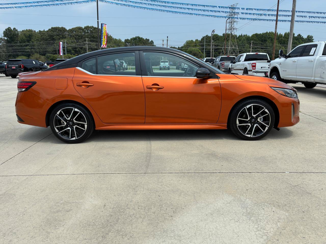Used 2025 Nissan Sentra SR w/ SR Premium Package FWD image 5