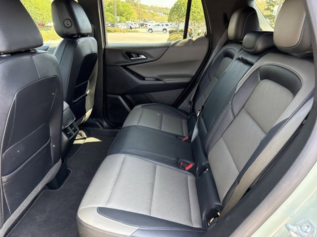 Used 2025 Chevrolet Equinox LT w/ Convenience Package II FWD image 19