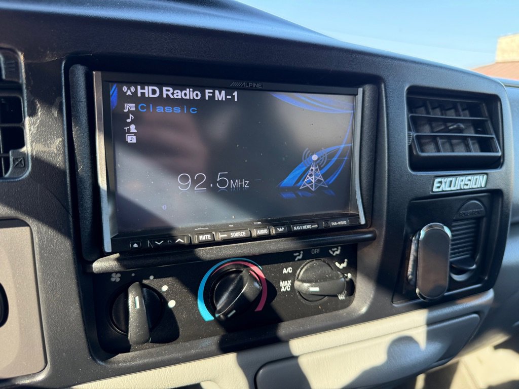 Used 2005 Ford Excursion XLT image 33