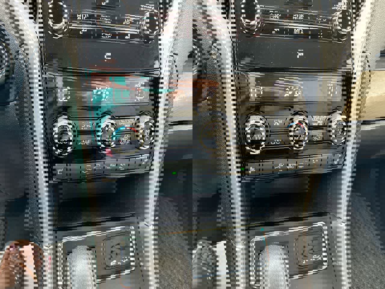 Used 2020 Subaru Ascent Premium w/ Convenience Package image 17