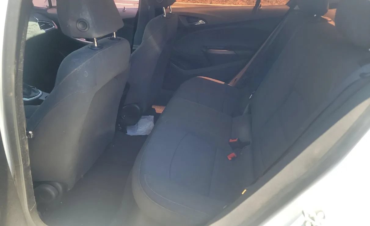 Used 2018 Chevrolet Cruze LS FWD image 6