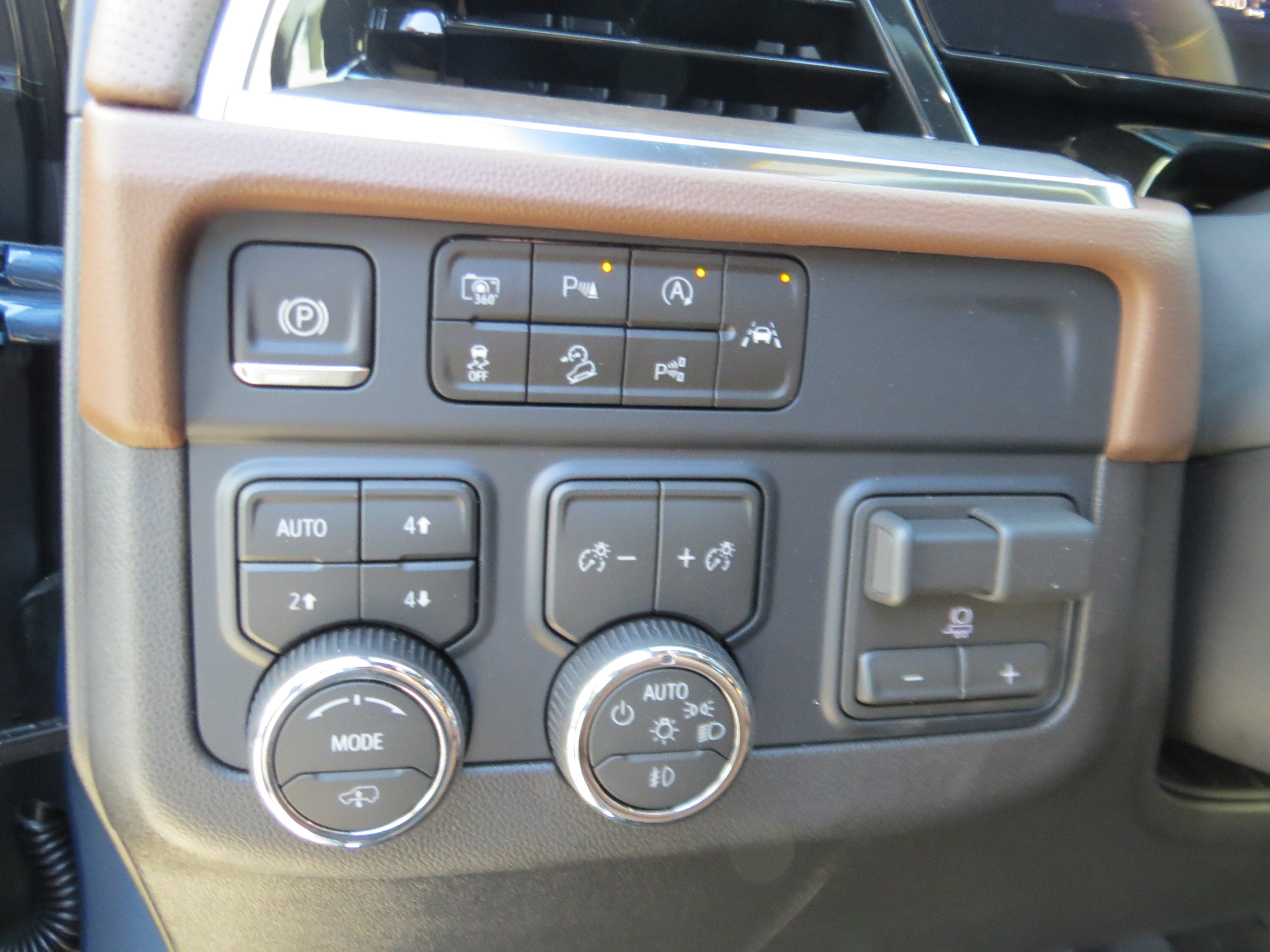 New 2026 Chevrolet Suburban High Country AWD/4WD image 21