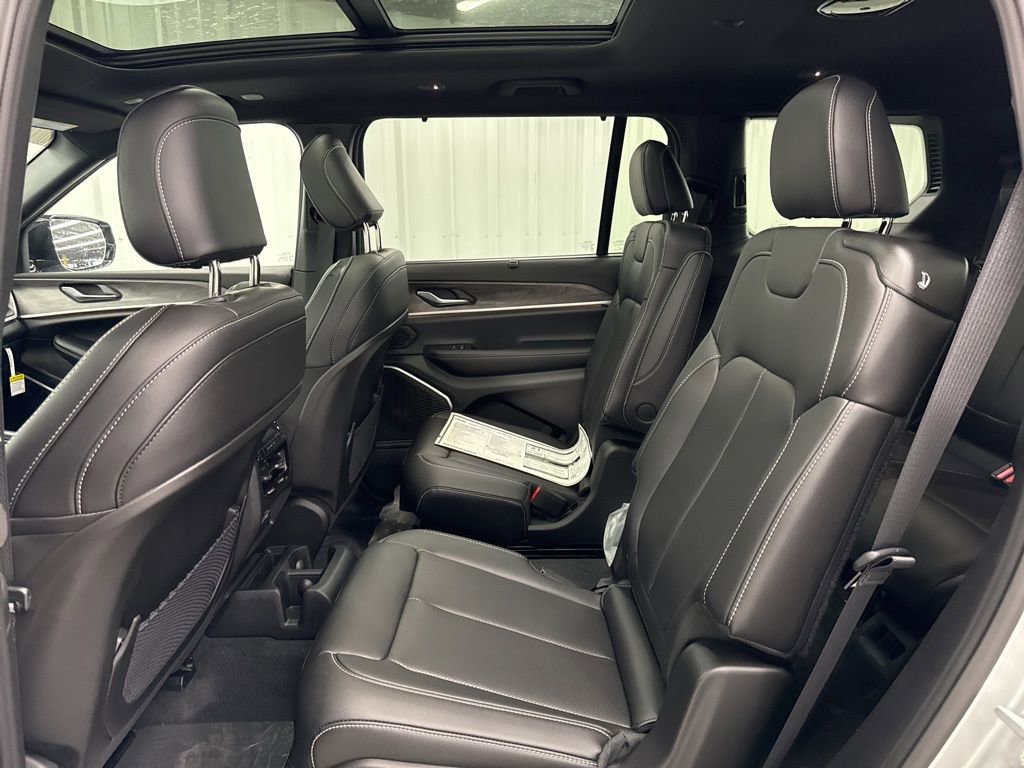 New 2025 Jeep Grand Cherokee L Limited w/ Luxury Tech Group II image 11